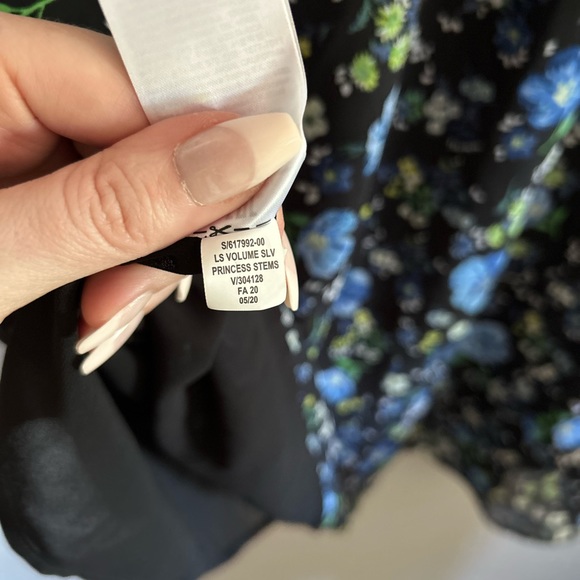 Banana Republic floral, Boho dress. Sheer sleeves. Lined bodice. Size M. - Picture 7 of 9